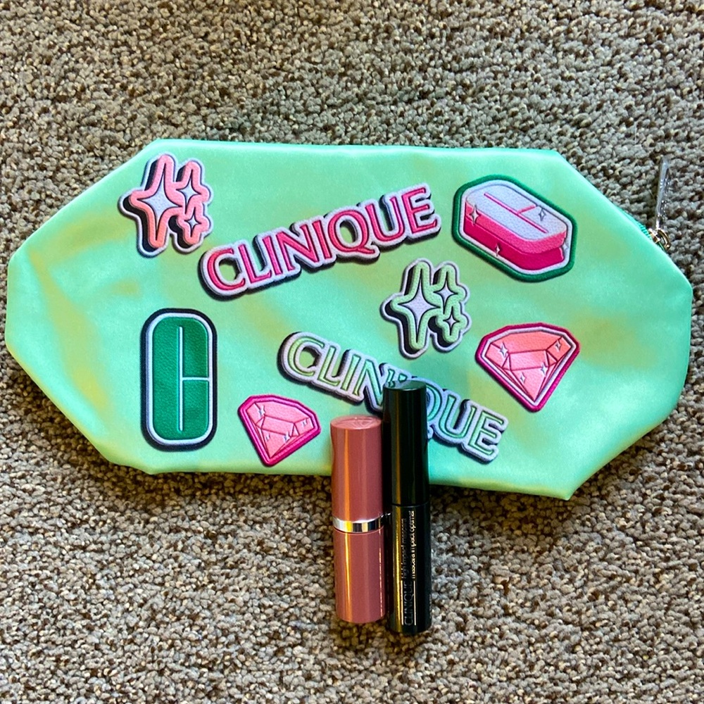 New Clinique mint green makeup bag w/ mascara and Bare Pop lipstick 💄